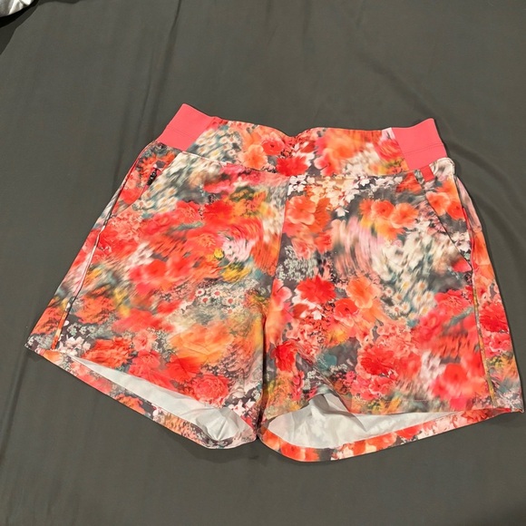 Athleta Brooklyn Floral Shorts Coral & Gray Sz 4 - Picture 5 of 8